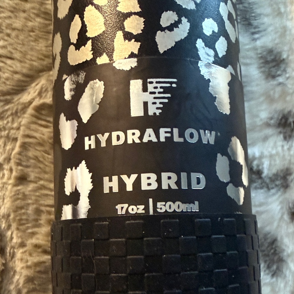 Hydraflow Hybrid Insulated Water Bottle - Black and Silver - Picture 2 of 4